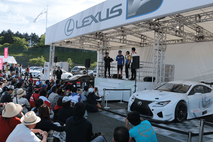 自動車メーカーブース